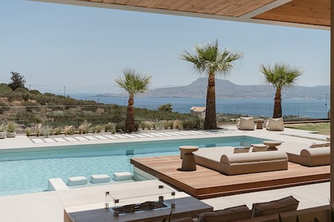 Villa Niolos I, Elegant Villa with Souda Bay Views