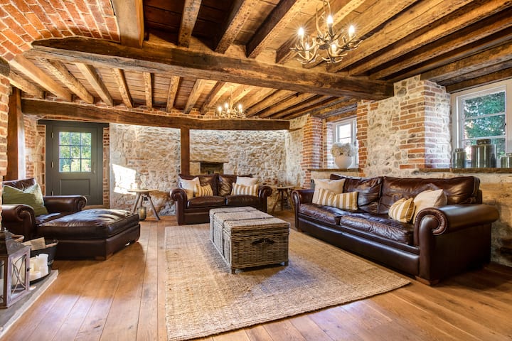 Bailiffs Cottage - Clacton-on-Sea