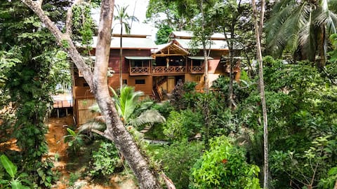 Ultimate Group Retreat |Breakfast,Pool,Bar & Views