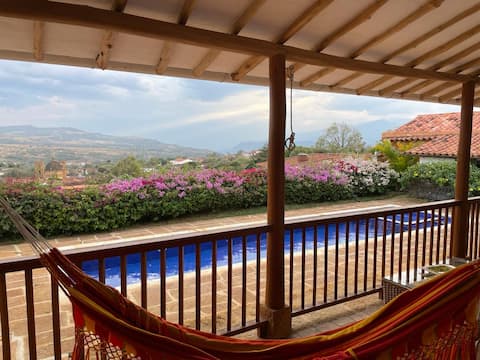 With the most beautiful view
Casa Guatiguará
4 bedrooms 11 p.