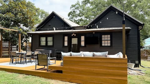 Stylish/historic home, walk to Duke & 9th Street!
