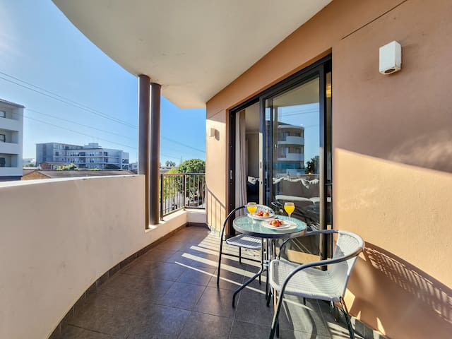 CC10. Spacious Beach Apt. 2Bed/2Bath. Backup Power gallery image 2