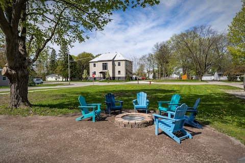 Great Location! 
Walk to Downtown Boyne City