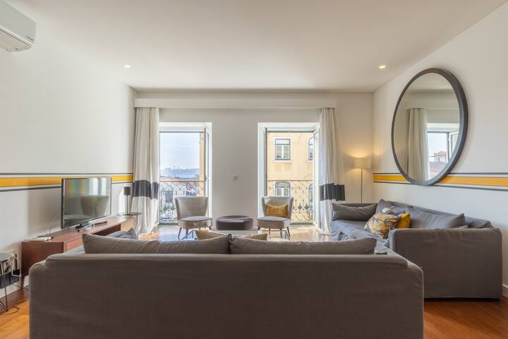 Spacious, family friendly 3BR & 3WC. AC/heating. gallery image 2