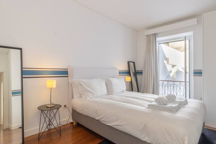 Spacious, family friendly 3BR & 3WC. AC/heating. gallery image 5