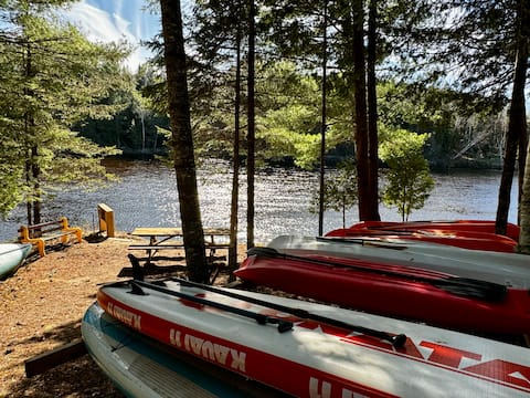 Private waterfront Mokki on the famous red River