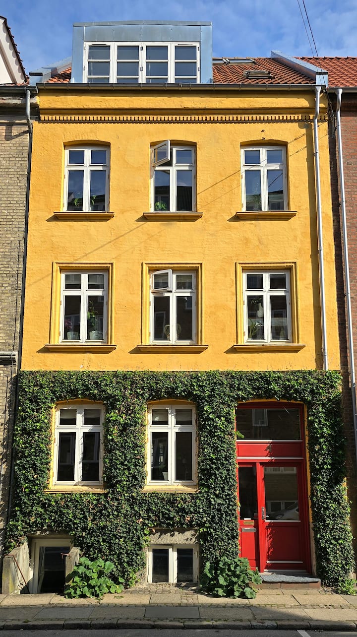 Townhouse in the city center | Private parking space | Space for many