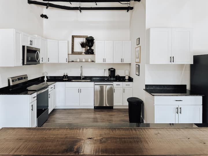 Our complete kitchen is prepared for you to create either a quick snack or a hearty meal.