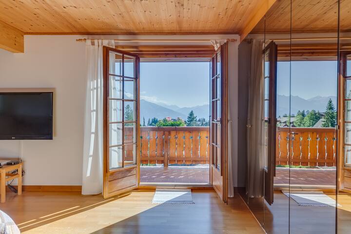 300sq m ski in/ski out Chalet with stunning view gallery image 5