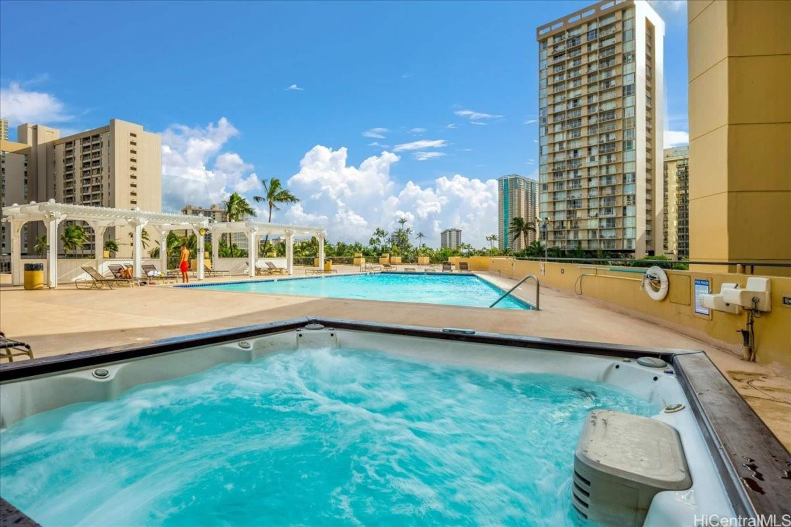 Condo in Honolulu · ★4.91 · 1 bedroom · 2 beds · 1 private bath - Image 21