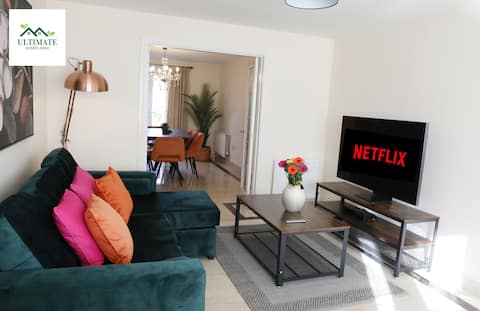Top performing Airbnb: Spacious 3 Bed Home | Parking and Office | 10% Off in Wokingham