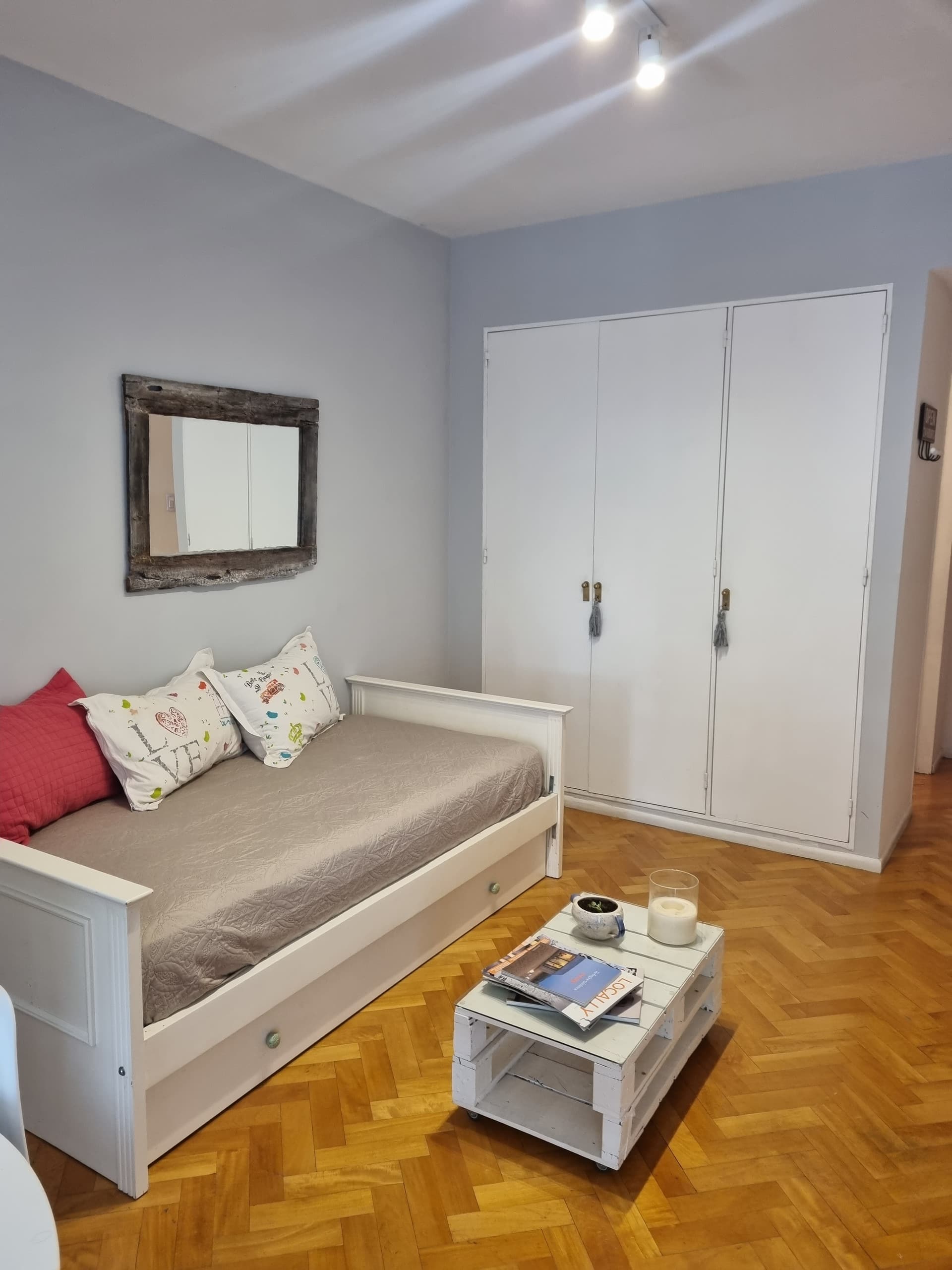 Kitnet de 1 quarto com varanda em Almagro