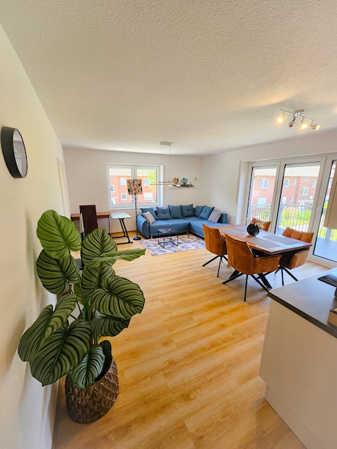 Balcony apartment 2/44A*sleeps 3*kitchen, bathroom, laundry