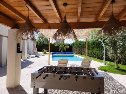 Villa heated swimming pool foosball pétanque ping pong