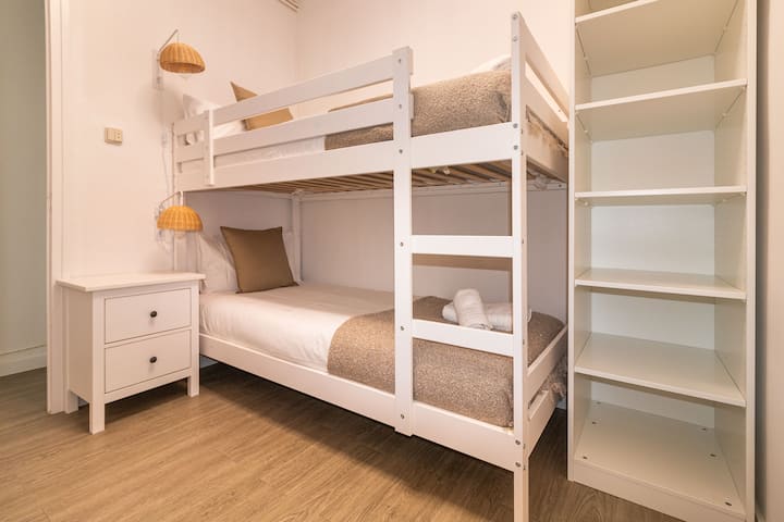 Chumba cha kulala /  Chumba cha kulala
