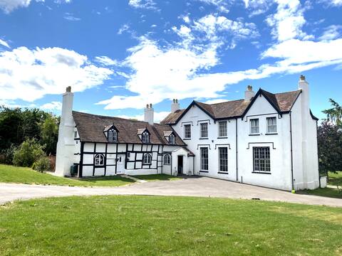 Cotswold Cheltenham, whole house with hot tub