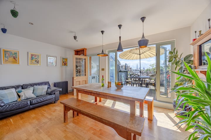 Clerkenwell, London 3-Bed w/ Private DiningTerrace