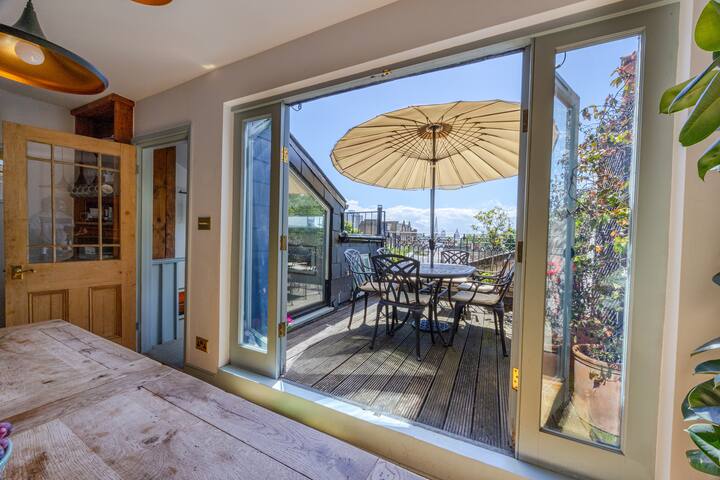 The Lookout: London’s Panoramic 3 Bed gallery image 5