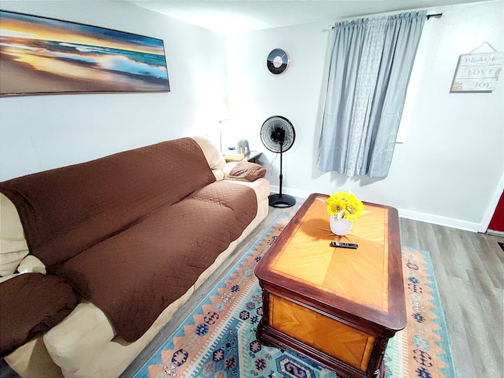 Peaceful Oasis Near Dt Greenfield- 2 Bedroom Home - Greenfield, IN