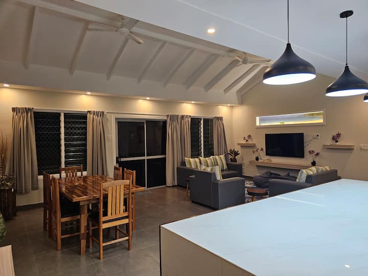 Talofa Hideaway | Pool Starlink Wifi Sleeps 7 - Samoa