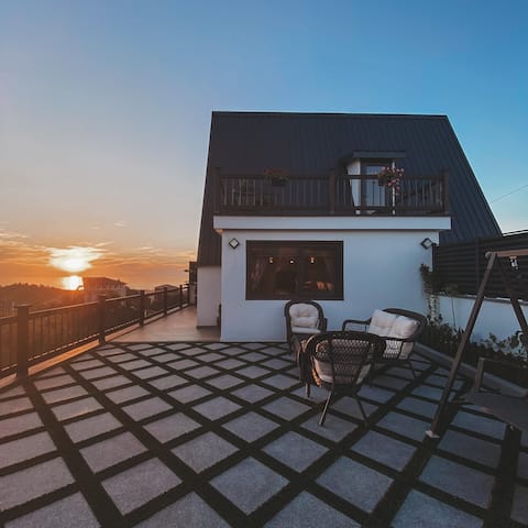 Rize's First Loft Villa • Jacuzzi, Halal Breakfast