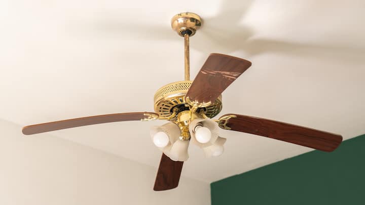 Sve spavaće sobe imaju klima-uređaj. Osim toga, tu je i klasični i stari stropni ventilator.