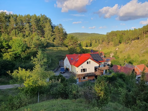 Hanghaus in a secluded location - WE basement