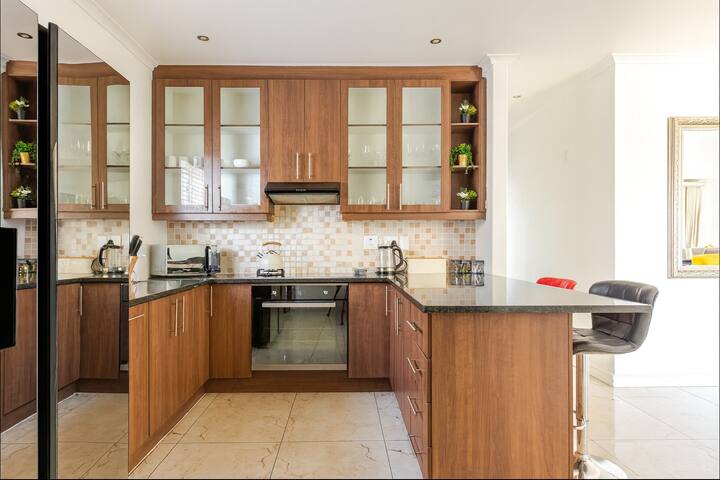 Cape Town 3BR Villa w/ Pool, BBQ near Century City gallery image 5