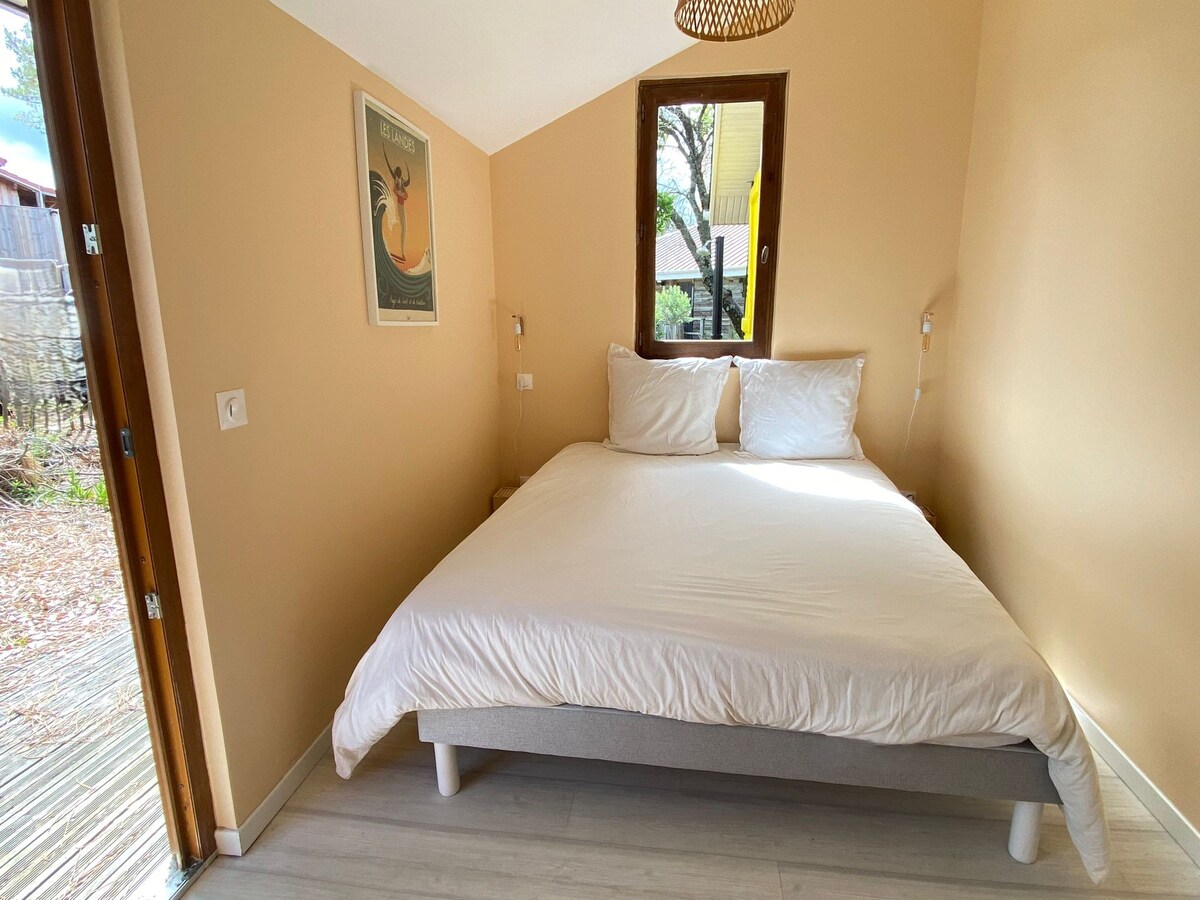 chumba cha kulala chenye bafu la chumbani na ufikiaji wa mtaro 