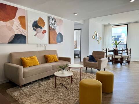 Luxurious Departamento Equipetrol: Pool & Vistas