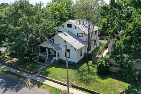 NEW: Timeless Luxury - 5 BR w/ Private Chef Option