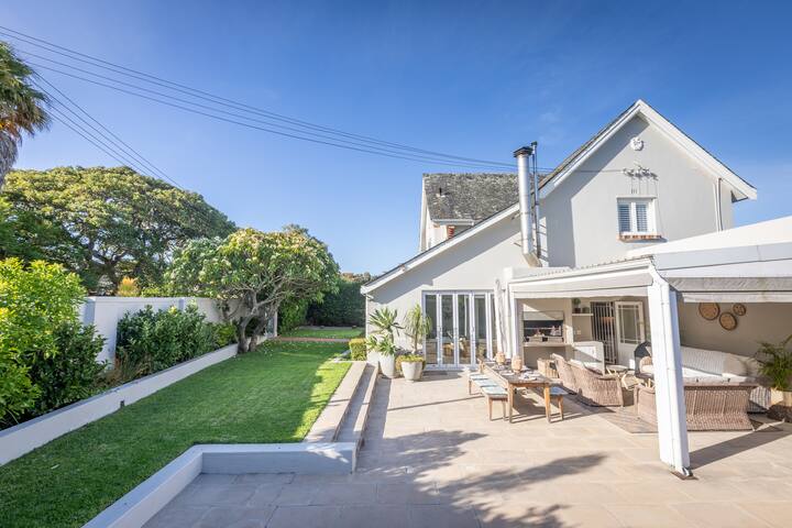 Spacious and Sunny Family Home in Cape Town gallery image 2