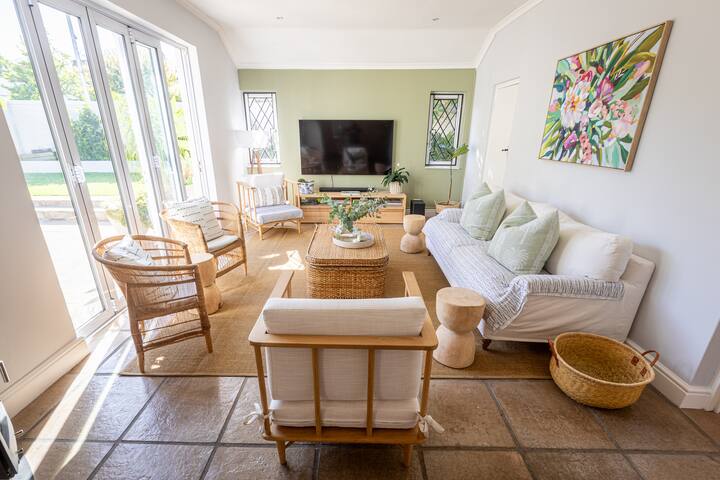 Spacious and Sunny Family Home in Cape Town gallery image 5