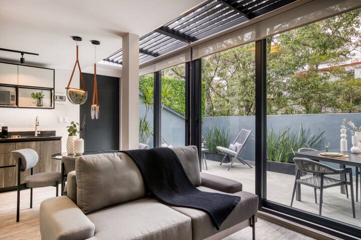 2BR PH w/Pvt Terr | Rooftop+Close to Pk Lincoln gallery image 3