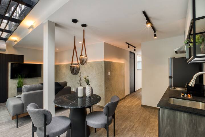 2BR PH w/Pvt Terr | Rooftop+Close to Pk Lincoln gallery image 4