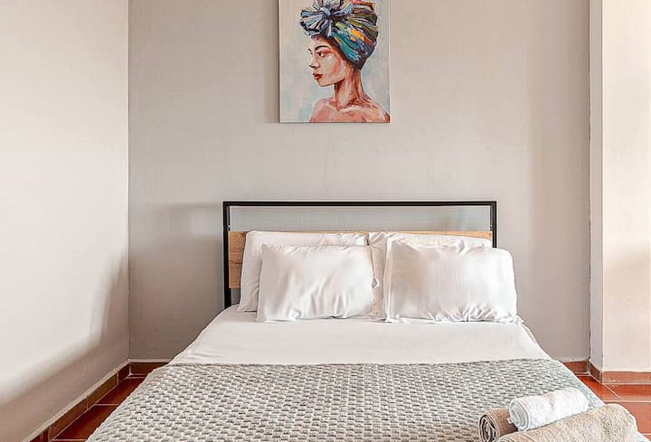 2号床，双人床（152 x 203）