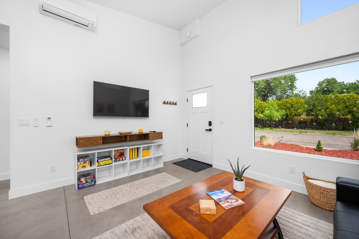 Top performing Airbnb: Brand new, modern 1-bedroom. in Grand Junction