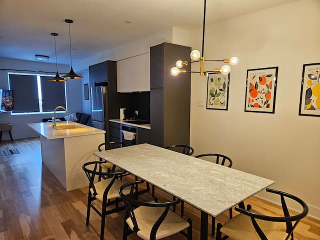 Chic Modern Apt in The Plateau