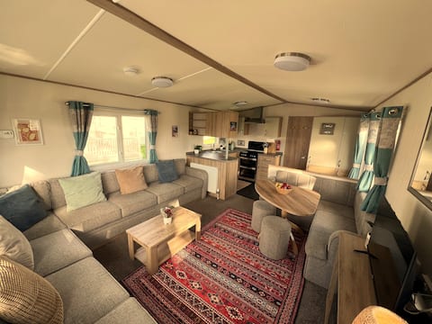 Successful Airbnb property: Pretty ‘Beach Getaway’ Hoburne Naish Nr New Forest in New Milton