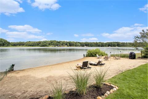 The Maple & Oak ~ Lakefront home on private lake