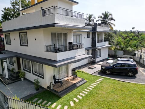 TGH Villa with Private Pool and Private Parking