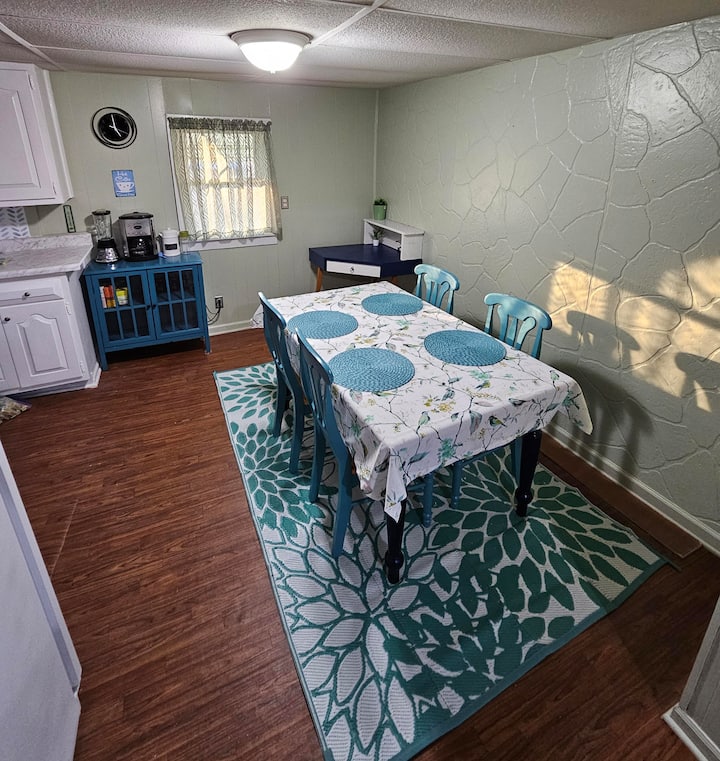 Minthouse 
3 Brs, 1 Hr From Fifa, Geha Stadium - St. Joseph, MO
