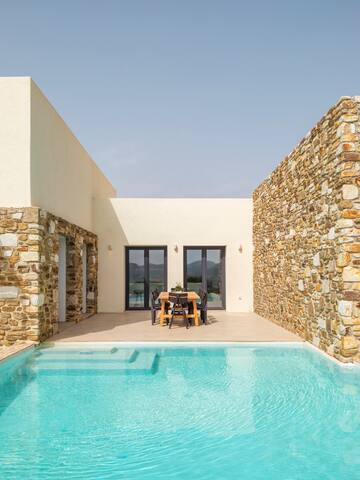 Luxurious Villa In Antiparos gallery image 2