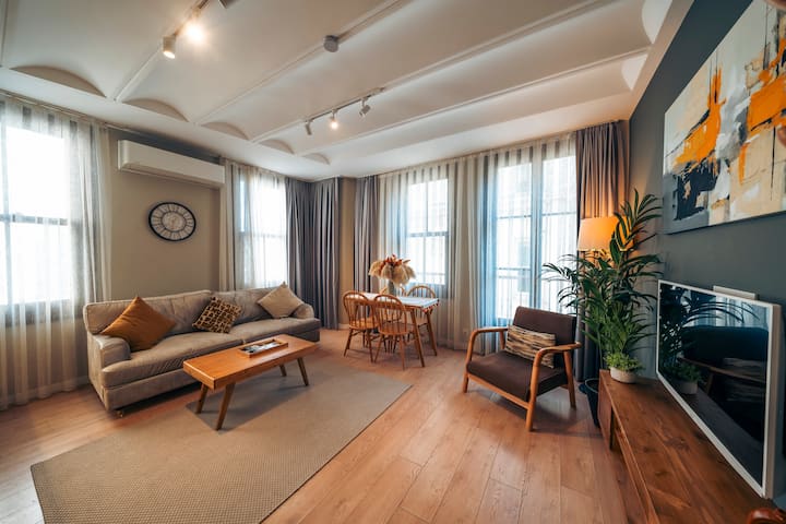 Stylish 2br Apt. At Heart Of Galata, W/ Balcony - Karaköy