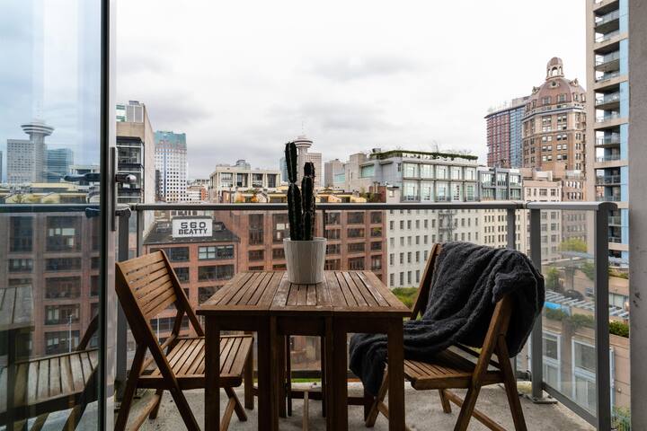 *Newly Renovated Condo* w/ Free Parking and A/C gallery image 5