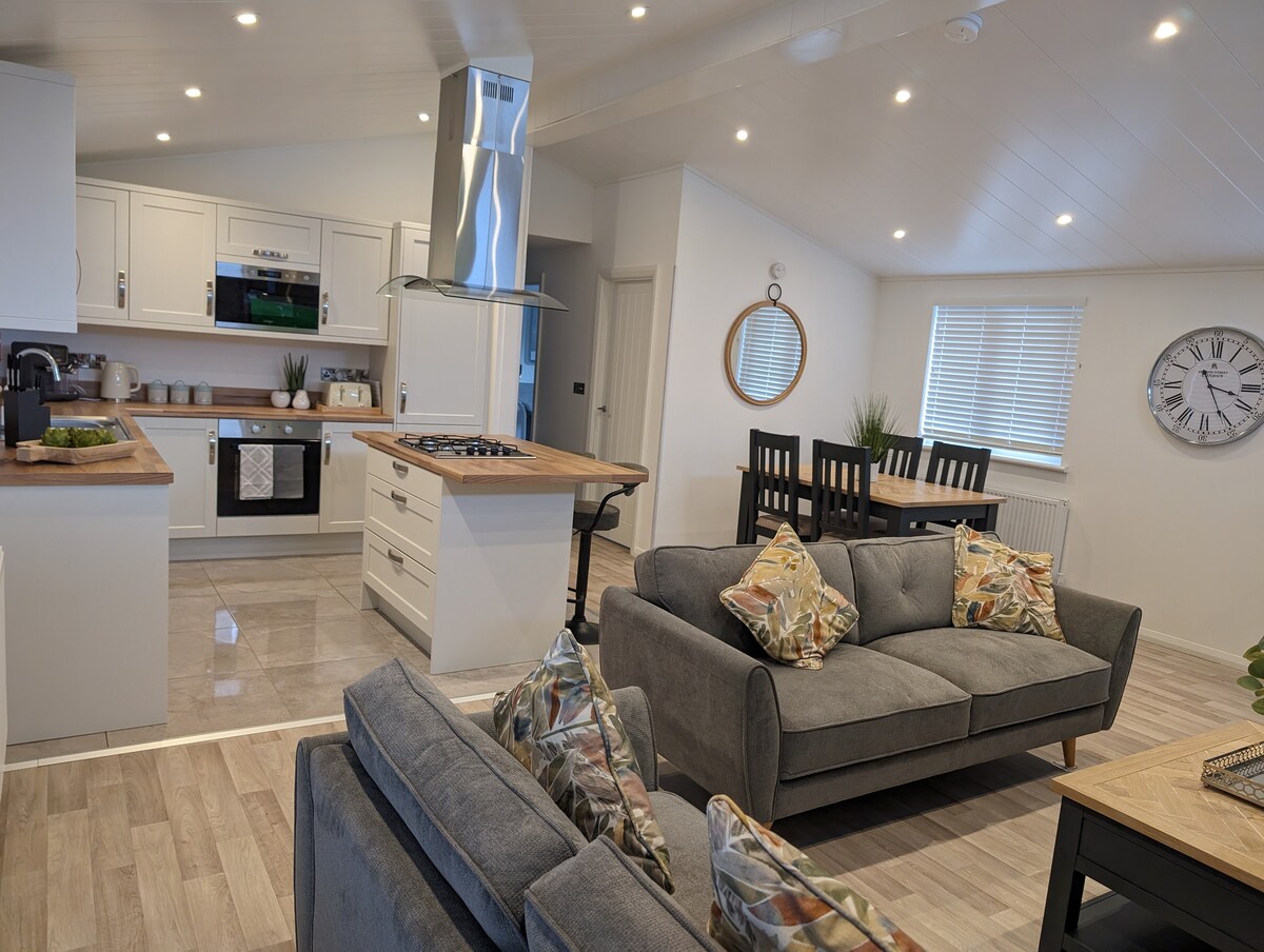 Top performing Airbnb: Lodge on Lake Windermere in Lakes