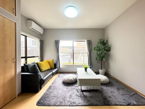 Quiet and sunny house! 26 min to Asakusa, and Ueno