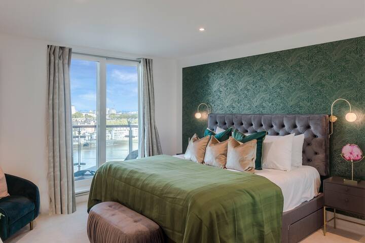 Divine Views from a Breathtaking LuxXe Penthouse gallery image 5