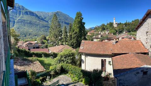Relax very close to the Como Lake