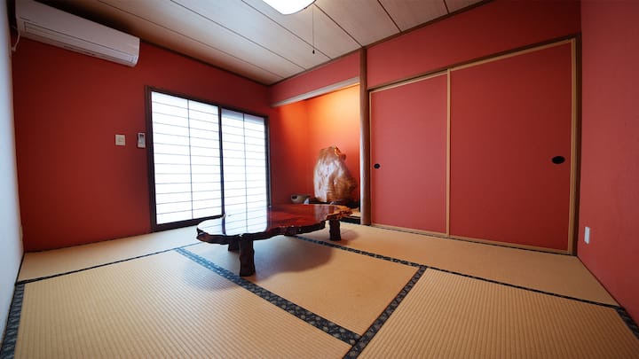 Ofrecemos un juego de futones.